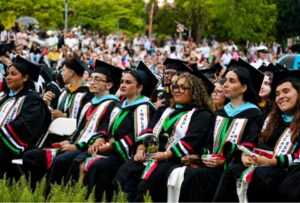UPR Cayey gradúa a 311 estudiantes y entrega por primera vez la Medalla de la Rectora