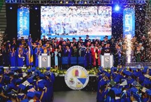 UPR Aguadilla celebra histórica graduación de 305 estudiantes