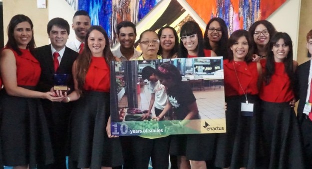 Imagen estudiantes Enactus Río Piedras: un proyecto de desarrollo para la Plaza del Mercado