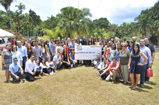 Entrega de Becas Fondo Dotal UPR realiza primera entrega de becas estudiantiles del Fondo Dotal
