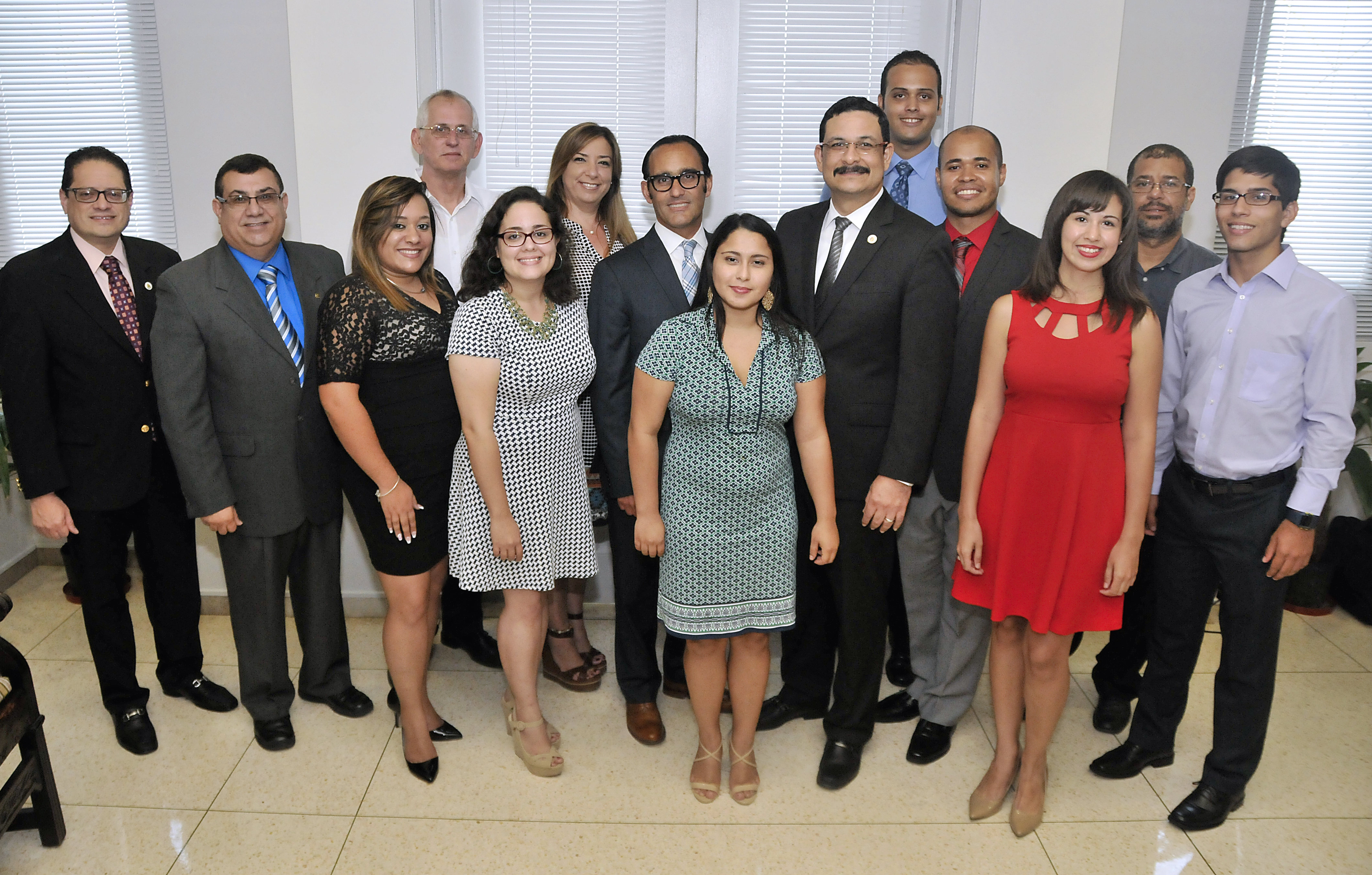 Entrega de Becas UPRAA Estudiantes destacados de la UPR reciben becas