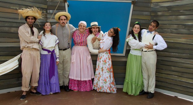 Teatro Rodante Universitario trae una dosis de humor a la temporada navideña