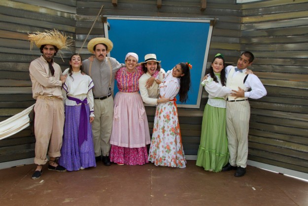 Elenco Me saqué la lotería Teatro Rodante Universitario trae una dosis de humor a la temporada navideña