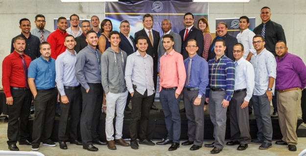 Primeros 23 estudiantes en completar el curso para asistentes de mecanico de aviacion en el Instituto de Aeronautica y Aeroespacial junto a funcionarios de UPR y Lufthansa Primeras historias de éxito en Instituto de Aeronáutica y Aeroespacial