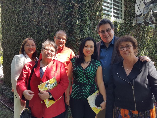 El Rector Dr. Mario Medina Cabán junto a colaboradores de la Revista Cayey. UPR-Cayey presenta edición de la Revista Cayey dedicada a la mujer