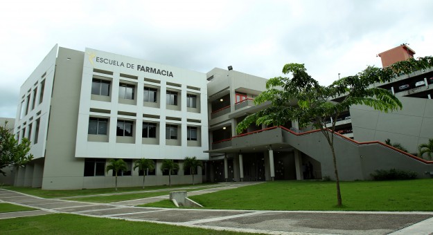 Escuela de Farmacia se abre paso en Panamá