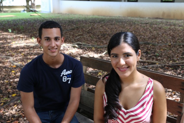 Jonathan Quiles y Ashley Valle Estudiantes de Contabilidad de UPR Río Piedras galardonados con beca por cinco años de Fundación Kinesis