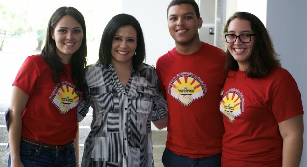 Estudiantes Orientadores UPRRP junto a Rose Marrero