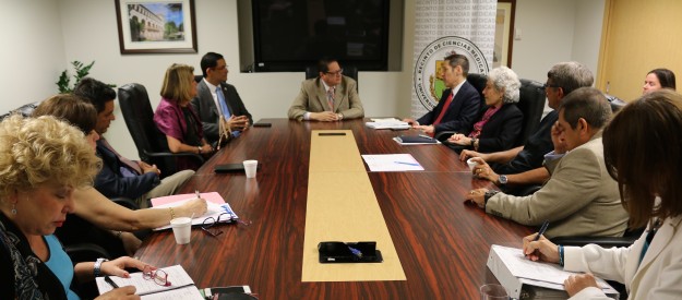 Director del CDC y UPR con agenda para combatir el Zika Director del CDC y UPR con agenda para combatir el Zika