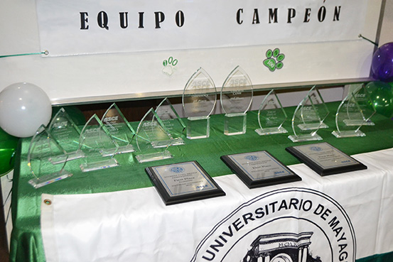 Los 26 boricuas se proclamaron ganadores de un total de 17 premios, en los 15 eventos de la canoa de hormigón y el puente de acero que se escenificaron en la Universidad de Alabama en Tuscaloosa. Los 26 boricuas se proclamaron ganadores de un total de 17 premios, en los 15 eventos de la canoa de hormigón y el puente de acero que se escenificaron en la Universidad de Alabama en Tuscaloosa.