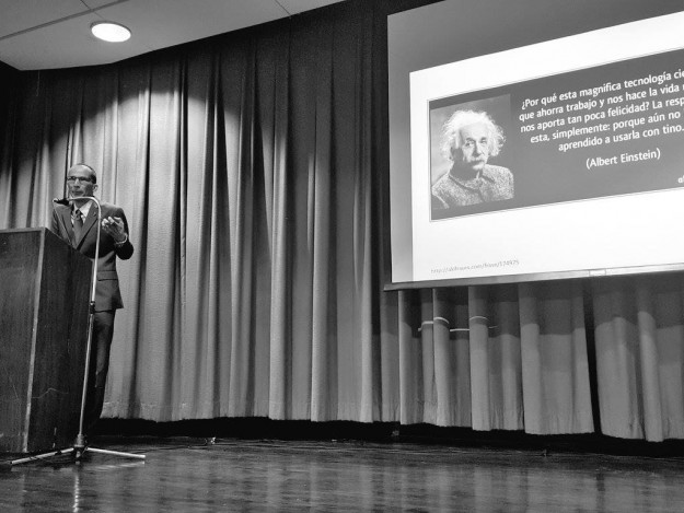 El Dr. Luis Cañals durante su ponencia en el 4to Encuentro de Salud Mental celebrado en la UPR-Cayey. El Dr. Luis Cañals durante su ponencia en el 4to Encuentro de Salud Mental celebrado en la UPR-Cayey.