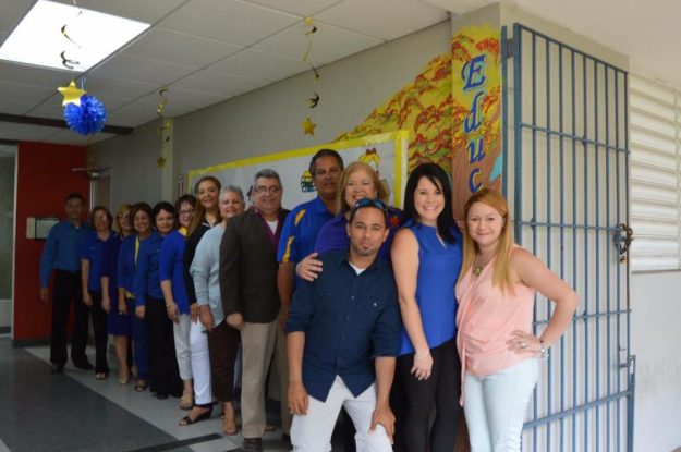 Rector UPR-Aguadilla junto a participantes de la actividad Rector UPR-Aguadilla junto a participantes de la actividad