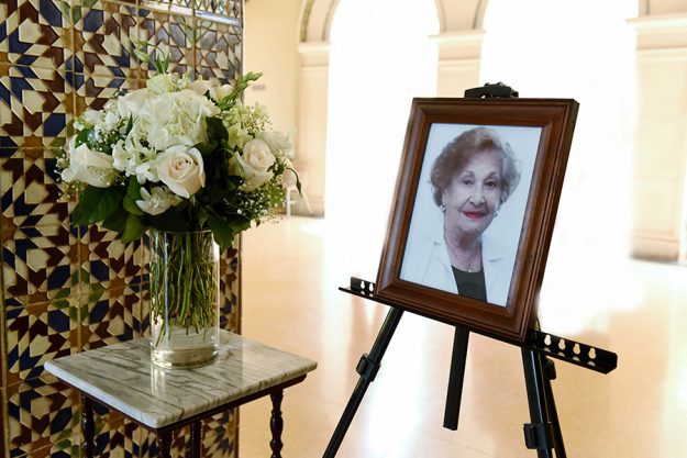 Honras Fúnebres Dra. Graciela Casanova Candelas Honras Fúnebres Dra. Graciela Casanova Candelas