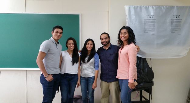 Estudiantes que participaron del Proyecto de Redacción Digital con el Dr. Héctor Aponte Alequin