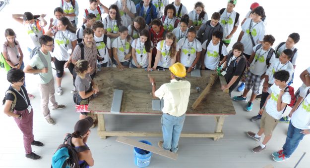 Grupo de adolescentes participando del Taller de Arquitectura- Verano 2016