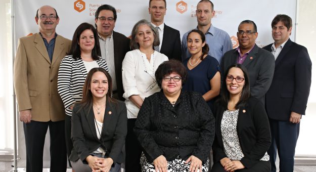 Ganadores de Small Research Grants Program junto a directivos del FCTI y Universidad de Puerto Rico. (José Madera Photo)