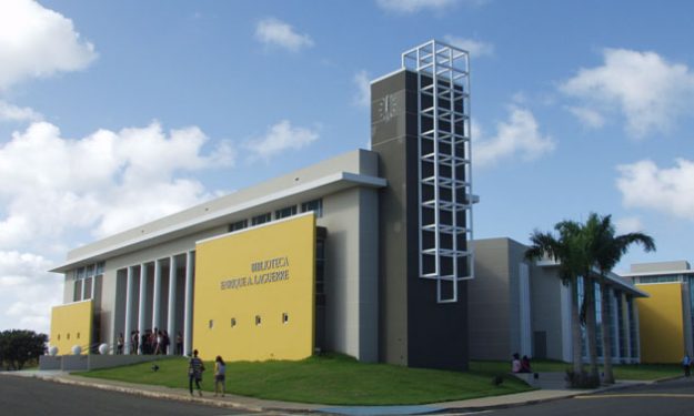 Biblioteca Enrique A. Laguerre de la UPR-Aguadillaå Biblioteca Enrique A. Laguerre de la UPR-Aguadilla copy