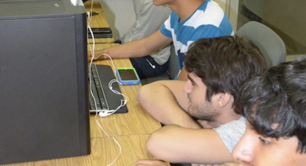 Los jóvenes crearon una aplicación móvil, completamente diseñada por ellos, en el campamento del RUM