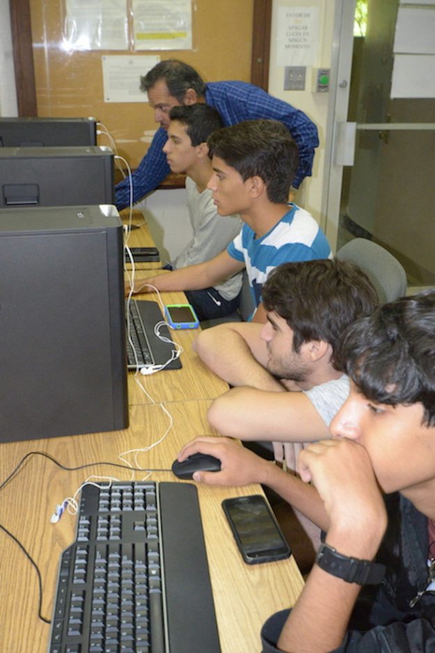 Los jóvenes crearon una aplicación móvil, completamente diseñada por ellos, en el campamento del RUM Los jóvenes crearon una aplicación móvil, completamente diseñada por ellos, en el campamento del RUM