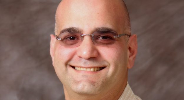 Dr. Carlos R. Ruiz Martínez, Catedrático Asociado del Departamento de Ciencias Naturales de la UPR-Aguadilla, Decano Auxiliar de Asuntos Académicos, Interino