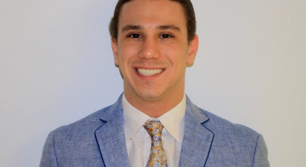 Ricardo J. Fernández-de Thomas, becado UPRAA y estudiante de la Escuela de Medicina del RCM