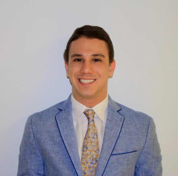 Ricardo J. Fernández-de Thomas, becado UPRAA y estudiante de la Escuela de Medicina del RCM Ricardo J. Fernández-de Thomas, becado UPRAA y estudiante de la Escuela de Medicina del RCM