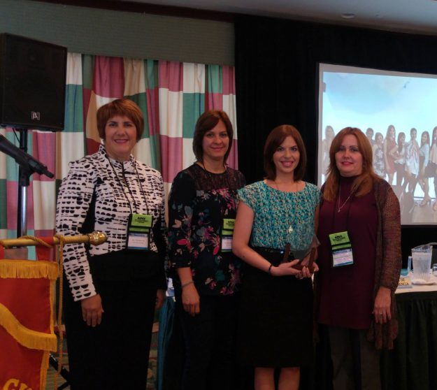 En la foto de izquierda a derecha la doctora Vivian Orama, la doctora Beatriz Guerrero, la profesora Karen Morales y la profesora María de los Á. Ortiz Barrios En la foto de izquierda a derecha la doctora Vivian Orama, la doctora Beatriz Guerrero, la profesora Karen Morales y la profesora María de los Á. Ortiz Barrios