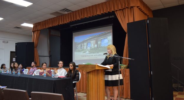 Estudiante Lorelain Barreto Valentín durante su presentación en UPR Aguadilla