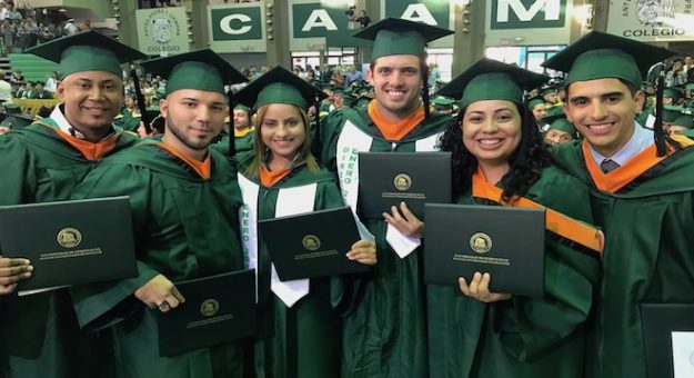 El RUM hizo historia al celebrar su primera graduación en un mes de enero. Azyadeth Vélez Candelario/Prensa RUM