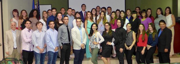 Estudiantes y profesores de UPR-Cayey participantes del estudio publicado en la prestigiosa revista Nature Microbiology Estudiantes y profesores de UPR-Cayey participantes del estudio publicado en la prestigiosa revista Nature Microbiology