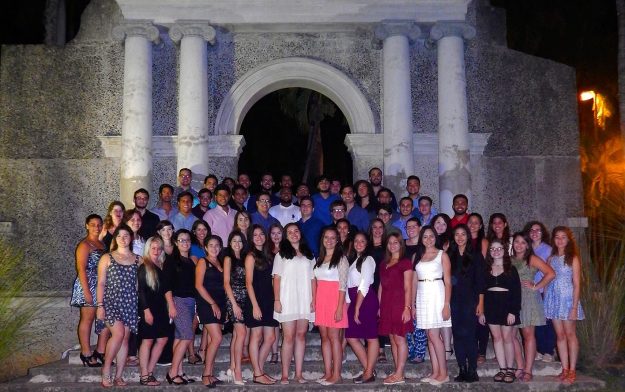 Coral en el Pórtico del RUM Coral en el Pórtico del RUM