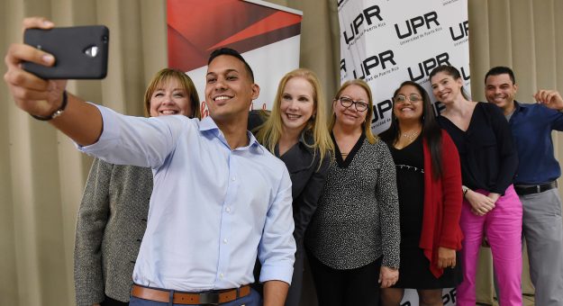 Entrega de Becas Johnson & Johnson a Estudiantes de Enfermería UPR