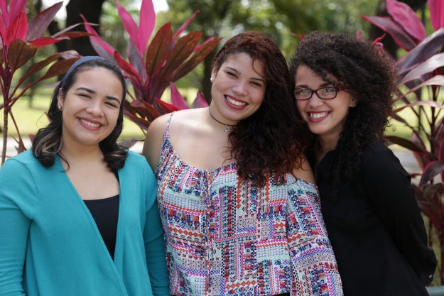 De izquierda a derecha: Adriana Cabral, Ashlee Cruz, Alondra Negrón De izquierda a derecha: Adriana Cabral, Ashlee Cruz, Alondra Negrón