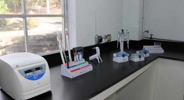 El laboratorio servirá como espacio para dar talleres a maestros y estudiantes de escuelas circundantes al recinto