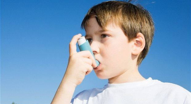 Recinto de Ciencias Médicas orienta a estudiantes y padres sobre el asma pediátrica