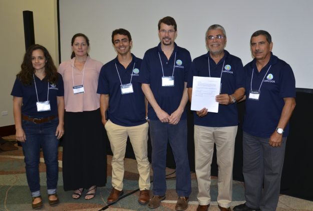 El equipo de trabajo de CARICOOS junto a Carl Gouldman. El equipo de trabajo de CARICOOS junto a Carl Gouldman.