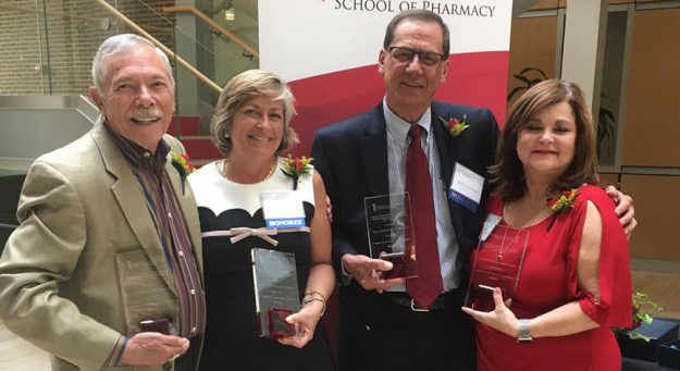 Decana de la Escuela de Farmacia es reconocida por Universidad de Maryland