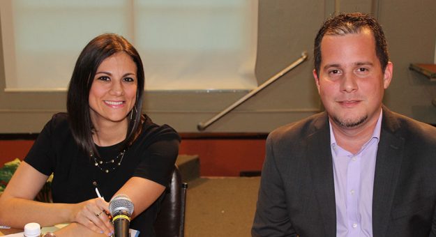 Lcda. Nívea Torres y Dr. Eliezer Pérez discutieron el impacto de la reforma laboral en la administración del recurso humano en Puerto Rico durante la Decimoctava Mesa de Diálogo Empresarial en la UPR-Aguadilla