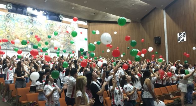 Estudiantes de la Clase Graduanda 2016 durante la Despedida de Graduandos
