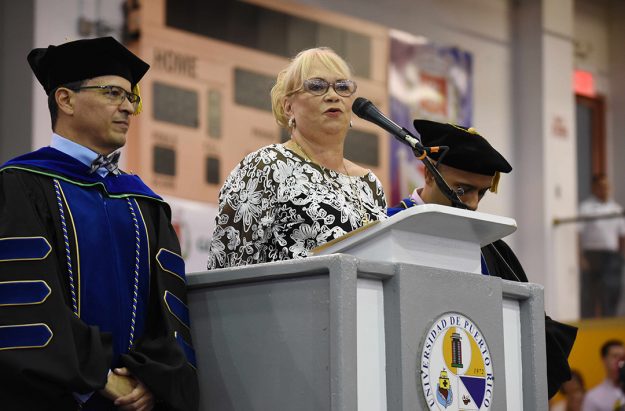 La Sra. Celia Martínez Negrón, madre de quien en vida fue Decano Interino de Asuntos Académicos de la UPR Aguadilla, Dr. Carlos Ruiz La Sra. Celia Martínez Negrón, madre de quien en vida fue Decano Interino de Asuntos Académicos de la UPR Aguadilla, Dr. Carlos Ruiz