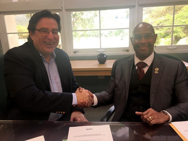 Dr. Mario Medina Cabán y el Prof. Wilmer Arroyo Dr. Mario Medina Cabán y el Prof. Wilmer Arroyo