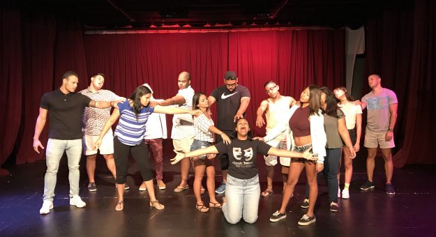 Ensayo de la obra teatral Obituario Puertorriqueño