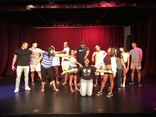 Ensayo de la obra teatral Obituario Puertorriqueño Ensayo de la obra teatral Obituario Puertorriqueño