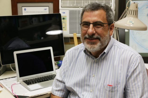 Dr. Carlos Cabrera Martinez, director del nuevo Centro de Nanotecnologia Ambiental de la UPR Dr. Carlos Cabrera Martinez, director del nuevo Centro de Nanotecnologia Ambiental de la UPR