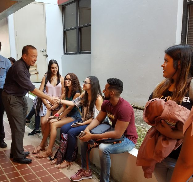 UPR en Humacao recibe a más de 700 nuevos búhos UPR en Humacao recibe a más de 700 nuevos búhos