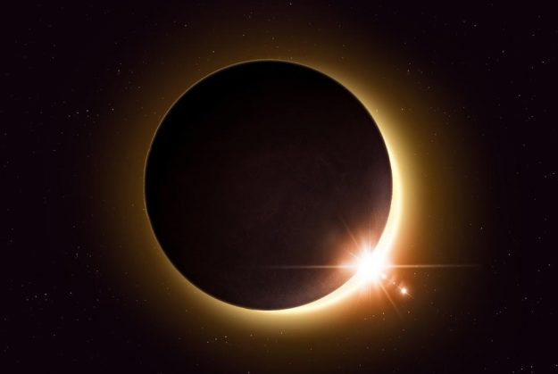 Astrónomo de UPR Cayey presenta algunas curiosidades de los Eclipses Solares Astrónomo de UPR Cayey presenta algunas curiosidades de los Eclipses Solares