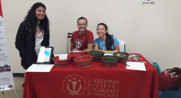 Mesa informativa-The National Society of Collegiate Scholars at UPR Bayamón