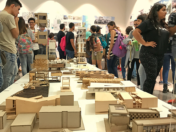 Exhibición de Trabajos de Estudiantes de Arquitectura Exhibición de Trabajos de Estudiantes de Arquitectura