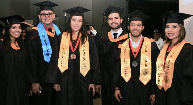 Colación de grados de la UPR Ponce
