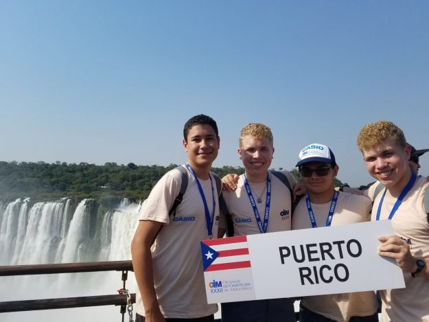 Los estudiantes Miguel Tulla, Omar Santiago, Sebastián Portalatín y Gustavo Santiago conformaron la delegación boricua en Argentina. Los estudiantes Miguel Tulla, Omar Santiago, Sebastián Portalatín y Gustavo Santiago conformaron la delegación boricua en Argentina.